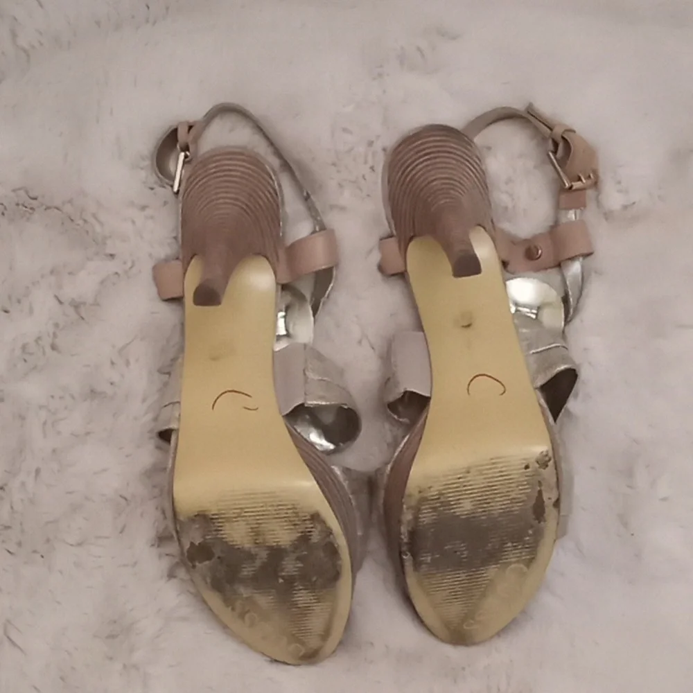 Guess Classic Neutral Linen Tan and Gold Shimmer Coastal Old Money Platform Heel